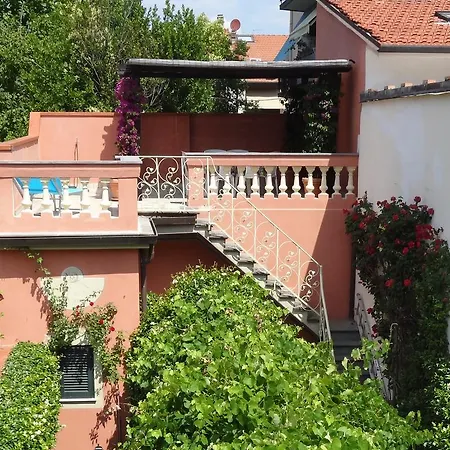 Villino Lola Будинок відпочинку В'яреджо