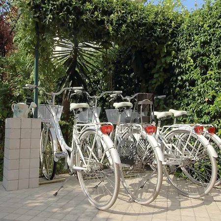 Будинок відпочинку Villino Lola В'яреджо