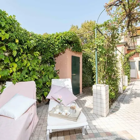 Villino Lola Будинок відпочинку В'яреджо